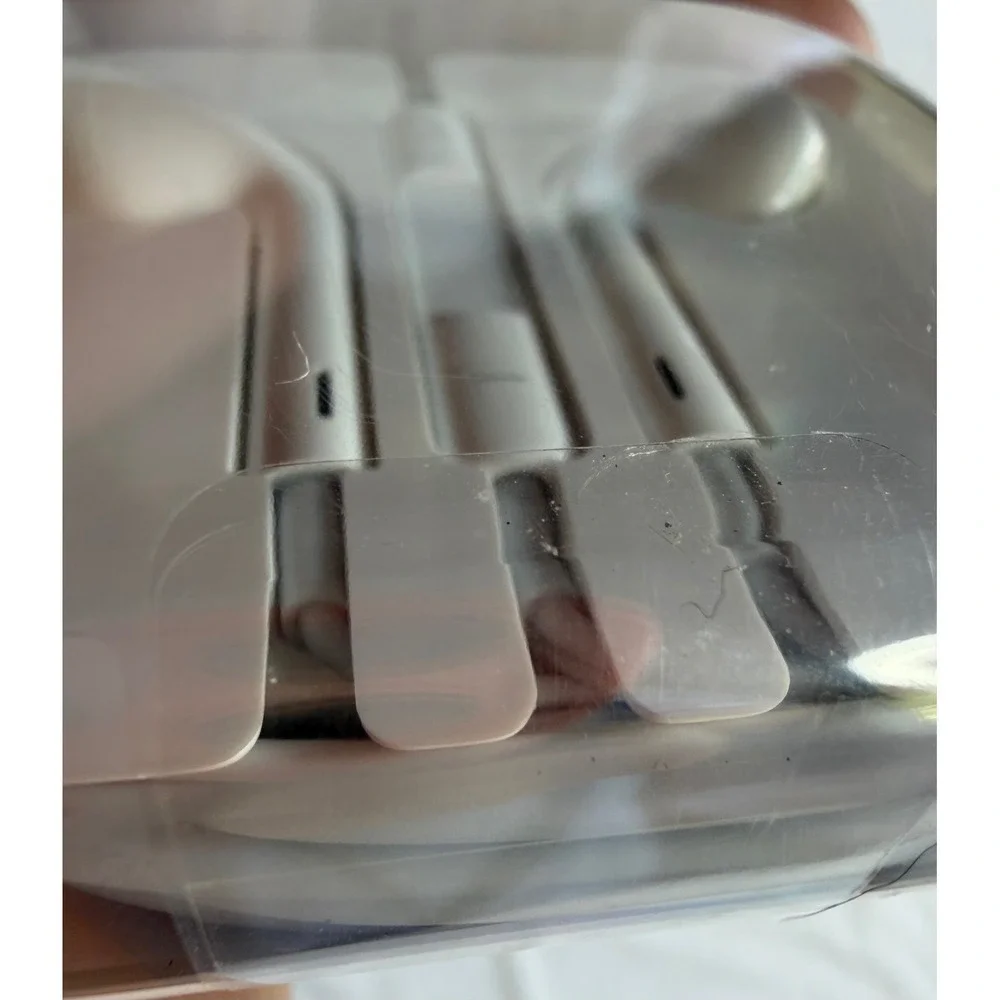 Apple EarPods with 3.5mm Headphone Plug Wired Earbuds White‎ MD827LL/A with Case
